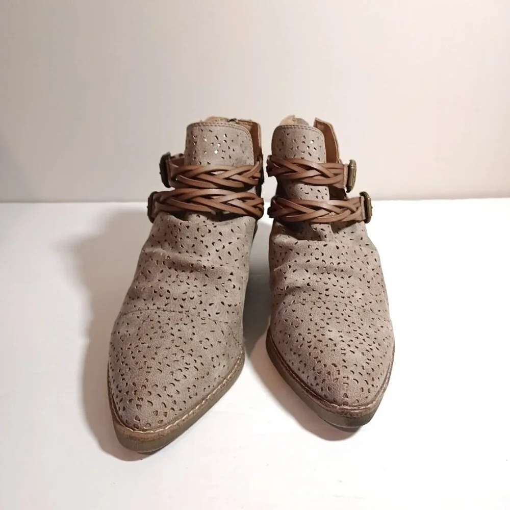 Blowfish Malibu  Stacie ankle booties in a sea mushroom/taupe Size 9  New